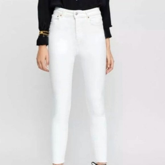 Zara Denim - Zara Skinny White Denim Ankle Length Button Fly 5 Pocket Jeans. Size 4 EUC